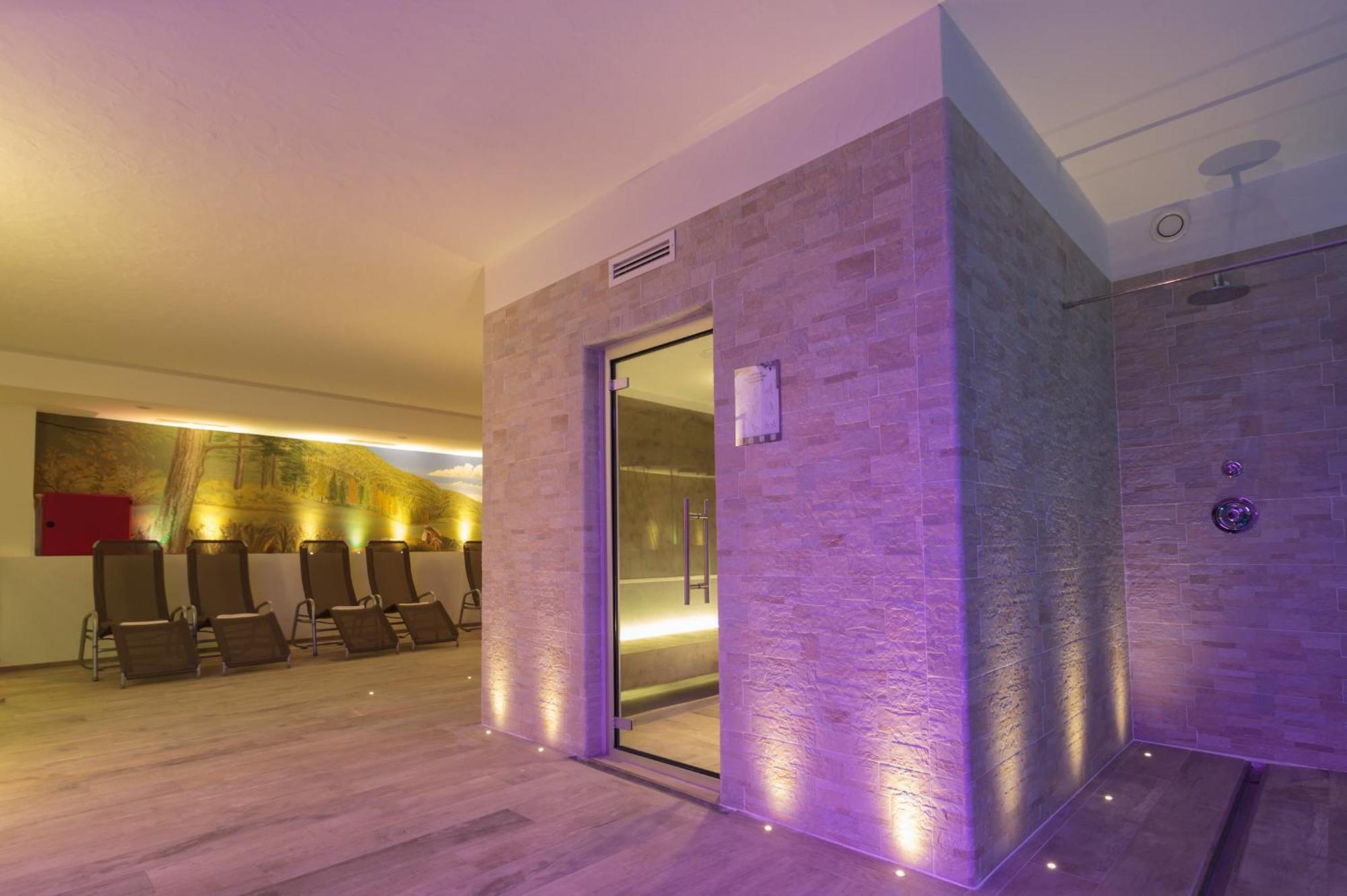 Santa Maria Piscina E Wellness *